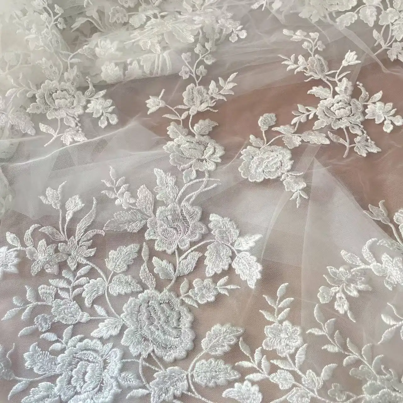 Tissu en dentelle brodée franç - Wedding Dress Supply avis et prix